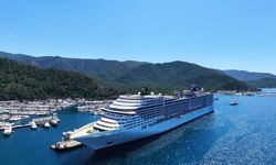 Denizden turist akını Marmaris'te kruvaziyer bereketi yaşanıyor