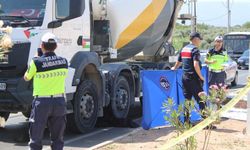 Yolun Karşısına Geçerken Beton Mikserinin Altında Can Verdi