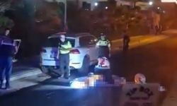 Park halindeki otomobile çarpan genç motosikletli hayatını kaybetti