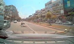 Motosiklet otomobile çarptı! havada taklalar attılar