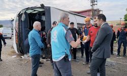 Yolcu otobüsü devrildi: 3'ü ağır 41 yaralı