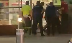Adnan Menderes Havalimanında hareketli anlar: 4 polis bıçaklandı