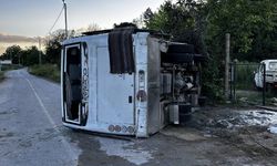 Tır ile çarpışan işçi midibüsü devrildi: 13 yaralı