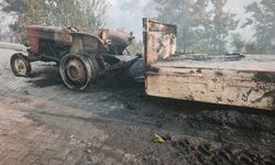 Günün ilk ışıklarıyla yanan evler ve traktörler görüntülendi
