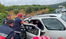 Kontrolden çıkan otomobil, önündeki tıra çarptı: 1 ölü, 2 yaralı