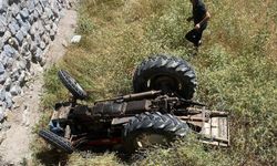 Otomobille çarpışan traktör şarampole devrildi: 1 ölü