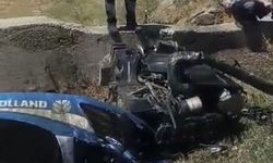 Yolcu treninin çarptığı traktör ikiye ayrıldı
