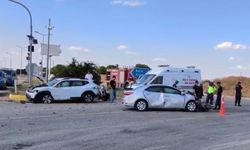 İki otomobilin çarpıştığı kazada 6 kişi yaralandı