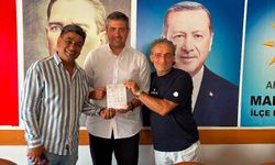 Marmaris'te AK Parti'ye yeni katılan üyelere rozetleri takıldı