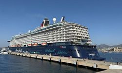 "Mein Schiff 5" kruvaziyeri 2 bin 756 yolcusuyla Bodrum'a geldi