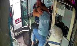 Ambulans şoförü, yol vermeyen otobüs sürücüsünü darbetti