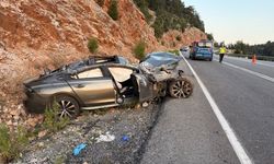 Antalya'da otomobil kontrolden çıktı: 1 kişi öldü, 2 kişi yaralandı