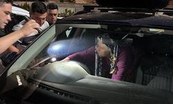 Yaşlı kadın araçta kilitli kaldı: Ekipler ve vatandaşlar seferber oldu