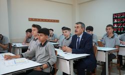 Bakan Yusuf Tekin, TRT EBA'nın "Meddahın Dilinden" programının ilk konuğu oldu