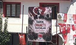 CHP Fethiye İlçe Binasındaki Pankart Dikkat Çekti: “Tarih Emaneti Yaşatanları Hatırlar”