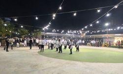 Düğünde çıkan yangına aldırış etmeden halaya devam ettiler
