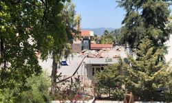 Fethiye Gazi Ortaokulu'nda kontrollü yıkım başladı