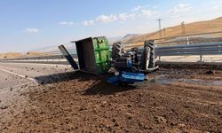 Gübre yüklü traktör devrildi: 1 yaralı