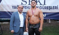 Seydikemerli Güreşçilerden Kurtdereli Güreşleri’nde gururlandıran başarı