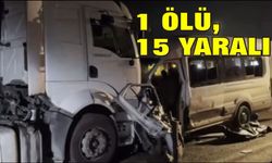 İşçi servisi tırla kafa kafaya çarpıştı: 1 ölü, 15 yaralı
