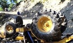 İş makinesi devrildi, operatör yaralandı