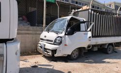 Duran kamyona çarpan kamyonet sürücüsü ağır yaralandı