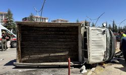 Kamyonet ile otomobil çarpıştı: 4 yaralı