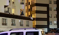 Otelin 5’inci katından atılan kadın hayatını kaybetti