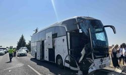 Yolcu otobüsü kamyona arkadan çarptı: 1’i ağır 8 yaralı