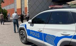 Alışveriş merkezinde bıçaklı kavgada 1 kişi hayatını kaybetti
