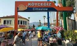 Köyceğiz’de ikinci el pazarı sıcak havadan etkilendi