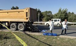 Kamyona çarpan motosiklet sürücüsü hayatını kaybetti