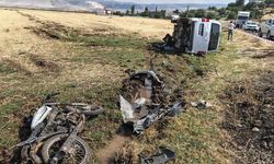 Minibüs ile motosikletin karıştığı trafik kazasında 1 kişi hayatını kaybetti