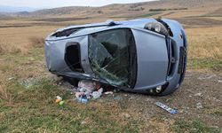Otomobil şarampole devrildi: 1'i bebek 3 yaralı