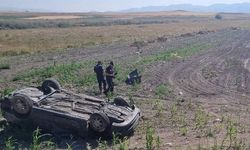 Takla atan otomobildeki 2 kişi hayatını kaybetti