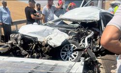 Otomobilde sıkışan sürücü için zamanla yarıştılar