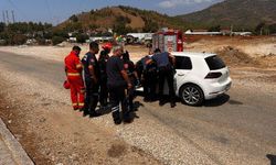Yol ortasında uyuyan sürücü ekipleri harekete geçirdi