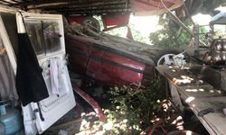 Ehliyetsiz Sürücü Kokoreç Tezgahına Daldı: 2 Yaralı
