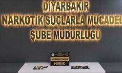 Midelerinde yasaklı madde taşıyan 2 kişi tutuklandı