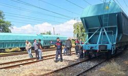 Tren istasyonunda akıma kapılan baba ile oğlunun tedavisi sürüyor