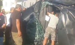 Antalya'da tur minibüsü, kamyonet ve otomobil çarpıştı: 15'i turist 17 yaralı
