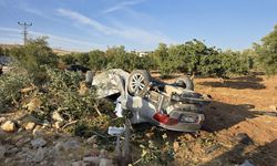 Gaziantep'te motosikletle çarpışan otomobil fıstık tarlasına uçtu: 1 ölü, 6 yaralı