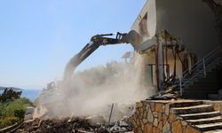 Bodrum’da kaçak yapılarda yıkım çalışmaları sürüyor