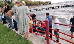 Arkadaşıyla tartışıp denize atlayan kadın boğulma tehlikesi geçirdi
