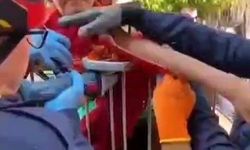 Koluna korkuluk demiri saplanan çocuk hastaneye kaldırıldı