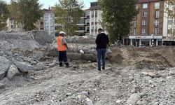 Okulun yıkım çalışmasında insana ait kafatası ve kemik parçaları bulundu