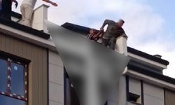 Eşiyle tartışıp çatıya çıkan genci Başkan son anda çekip aldı