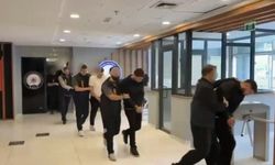 İnternette kadın kılığına girip evlilik vaadiyle kandırdılar, sonra tehdit ettiler