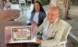 Kanun ustası Erol Deran, Bodrum’da “tavla şampiyonu” oldu