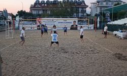 Fethiye’de plaj voleybolu heyecanı başladı: İlk maç Kaymakamlığın